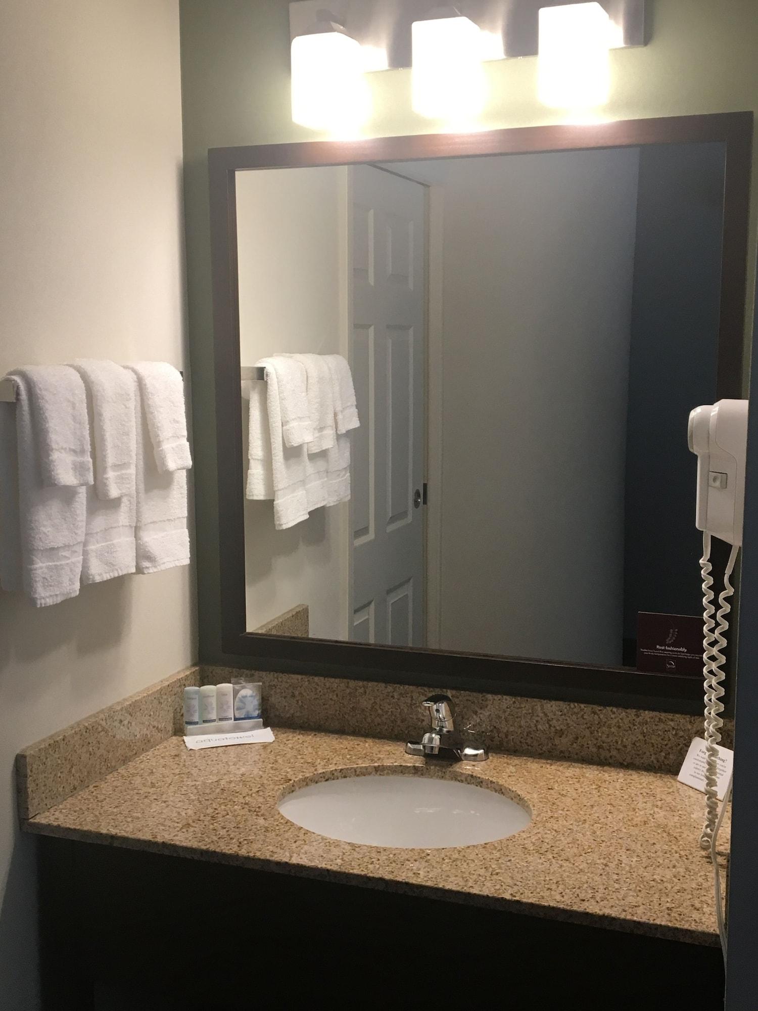 Sleep Inn & Suites Queensbury - Lake George Εξωτερικό φωτογραφία