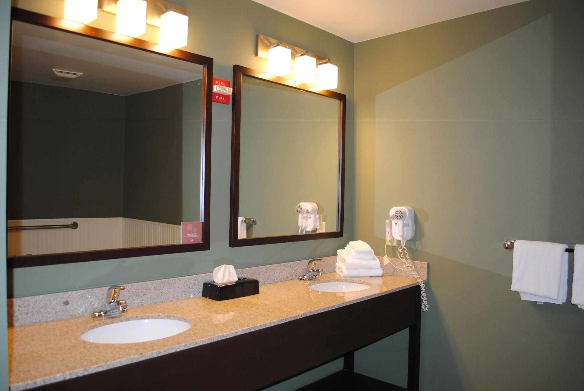 Sleep Inn & Suites Queensbury - Lake George Εξωτερικό φωτογραφία