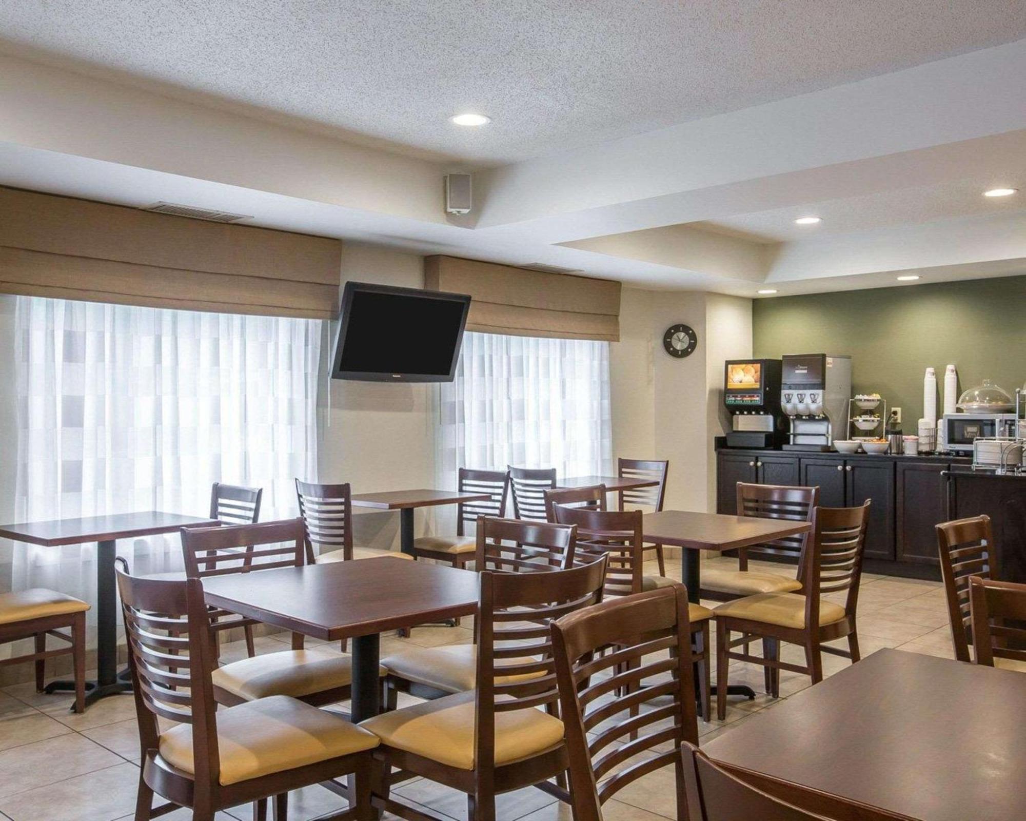 Sleep Inn & Suites Queensbury - Lake George Εξωτερικό φωτογραφία