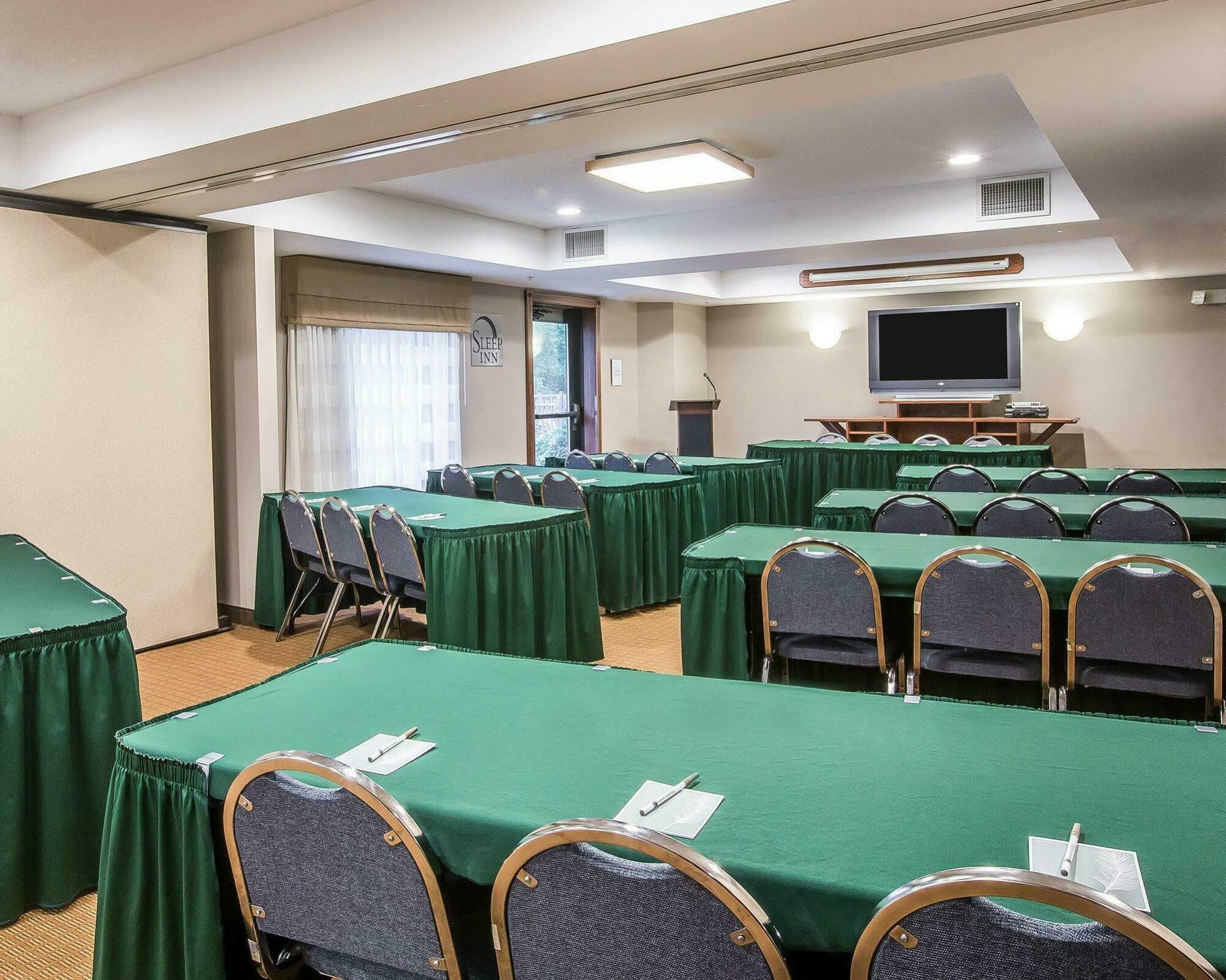 Sleep Inn & Suites Queensbury - Lake George Εξωτερικό φωτογραφία